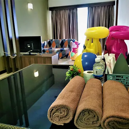 Free 4 Water Themepark Tickets & Wifi Stay Melaka Exterior photo