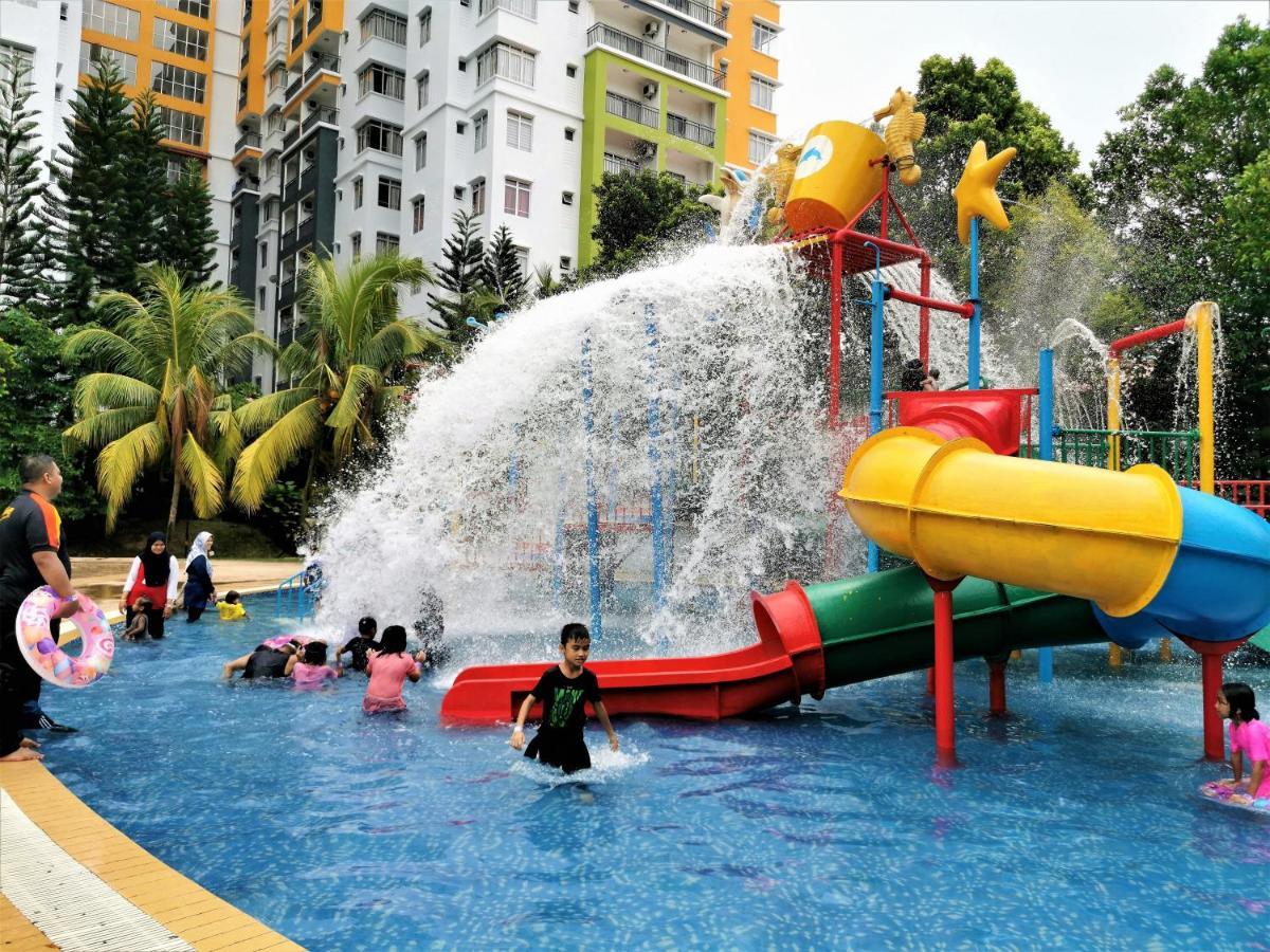 Free 4 Water Themepark Tickets & Wifi Apartment Malacca
